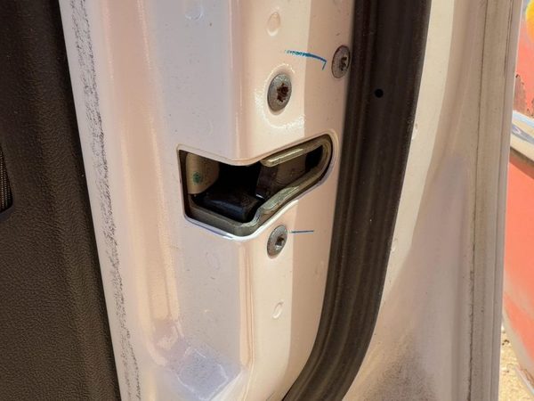 2013-2016 Dodge Dart Passenger Right Front Door Latch With Rods/Cables Oem — photo 3