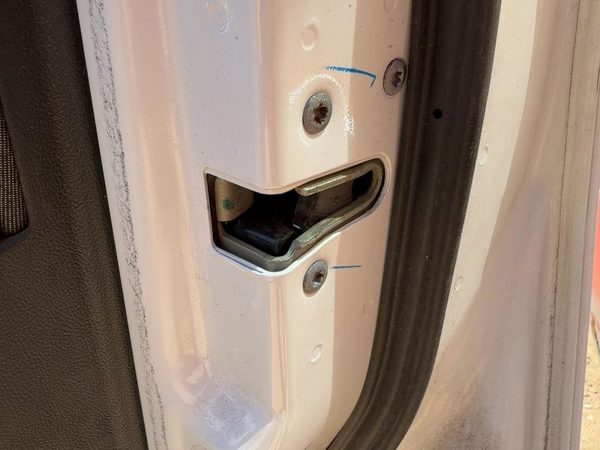 2013-2016 Dodge Dart Passenger Right Front Door Latch With Rods/Cables Oem — photo 2