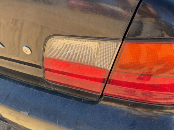 95-96 Maxima Passenger Right Inner Tail Light Brake Lamp Oem Rear 4-Door Sedan — photo 1