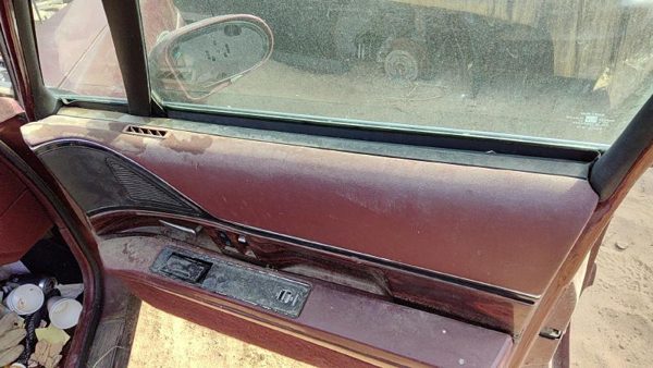 1997-1999 Buick Lesabre Passenger Right Front Door Trim Panel With Switches Red — photo 3
