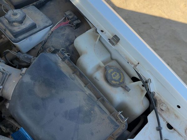 90-97 Town Car Windshield Washer Fluid Reservoir With Pump Oem Wiper Tank — photo 3