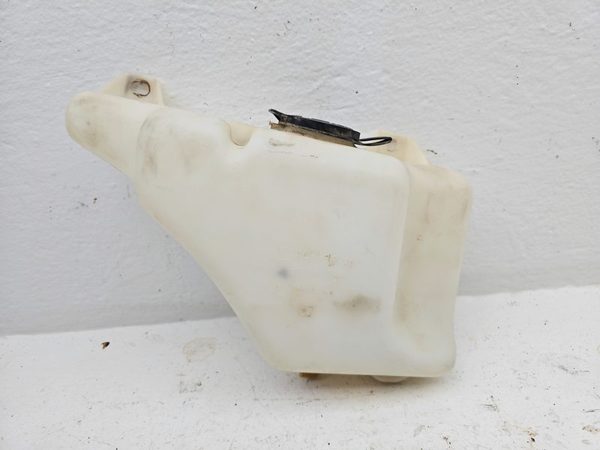 90-97 Town Car Windshield Washer Fluid Reservoir With Pump Oem Wiper Tank — photo 8