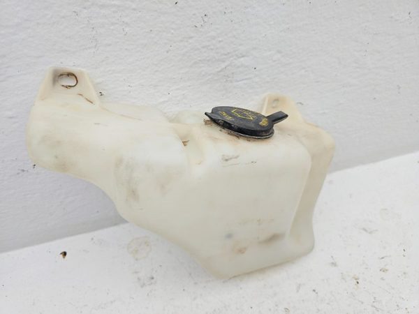 90-97 Town Car Windshield Washer Fluid Reservoir With Pump Oem Wiper Tank — photo 6