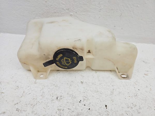 90-97 Town Car Windshield Washer Fluid Reservoir With Pump Oem Wiper Tank — photo 9