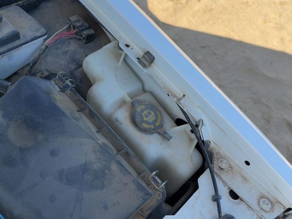 90-97 Town Car Windshield Washer Fluid Reservoir With Pump Oem Wiper Tank — photo 5