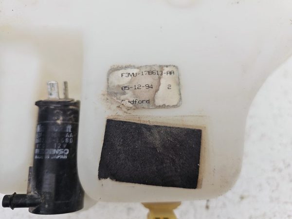 90-97 Town Car Windshield Washer Fluid Reservoir With Pump Oem Wiper Tank — photo 15