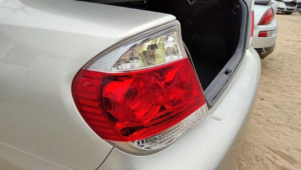 2005-2006 Toyota Camry Driver Left Tail Light Brake Lamp Oem Rear 8156006220 — photo 2