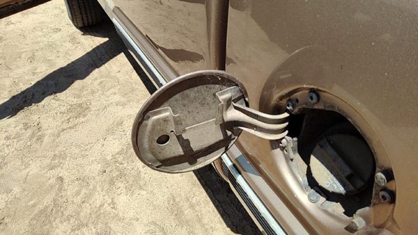 1995-2000 Silverado 2500 Fuel Tank Door With Hinge Gas Lid Oem Filler Gold 55U — photo 8
