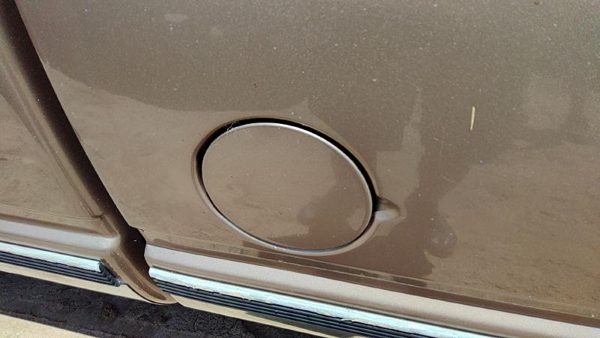 1995-2000 Silverado 2500 Fuel Tank Door With Hinge Gas Lid Oem Filler Gold 55U — photo 5