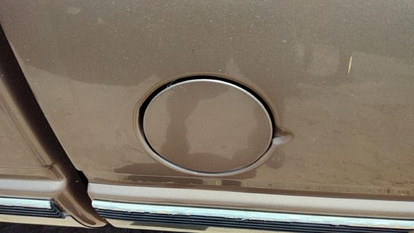 1995-2000 Silverado 2500 Fuel Tank Door With Hinge Gas Lid Oem Filler Gold 55U — photo 4