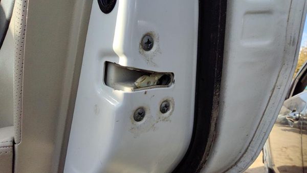 10-14 Legacy Outback Passenger Right Rear Door Latch With Rods/Cables Back — photo 4