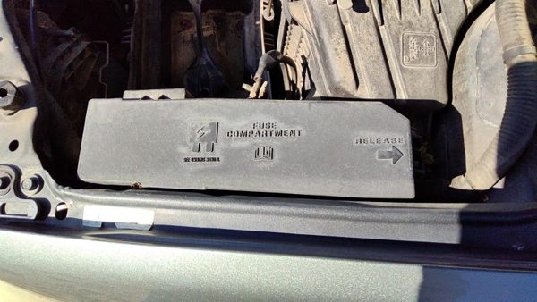 2007 Ford Escape Engine Fuse Box 3.0L — photo 3