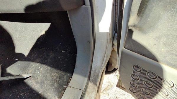 04-05 Nissan Titan Passenger Right Lower Kick Trim Panel Oem W Graphite — photo 1