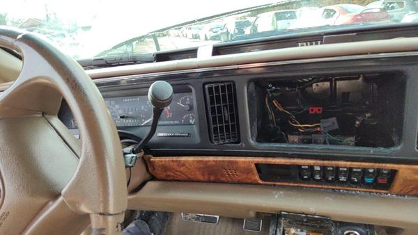 1994 Buick Park Ave Trim Bezel Around Radio Surround Dash Panel Oem Tan 25629620 — photo 4