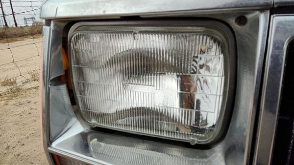 1992 Jeep Cherokee Headlamp Assembly RH — photo 3