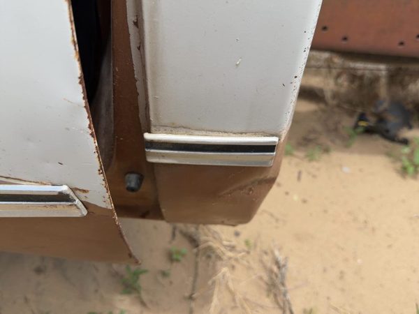 1975-1980 Chevy Silverado C20 Driver Left Rear Moulding On Lower Cab Corner Oem — photo 2