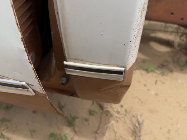 1975-1980 Chevy Silverado C20 Driver Left Rear Moulding On Lower Cab Corner Oem — photo 1