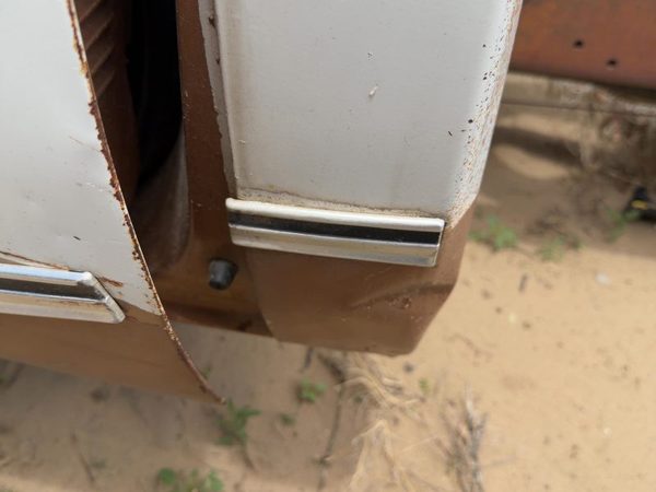1975-1980 Chevy Silverado C20 Driver Left Rear Moulding On Lower Cab Corner Oem — photo 4