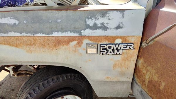 1986 Dodge Ram Fender LH W250 Silver — photo 4