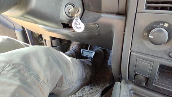 99-04 Grand Cherokee Lower Dash Under Column Knee Bolster Trim Panel Gray Dv — photo 2