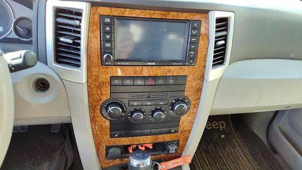 2008-2010 Jeep Grand Cherokee Trim Bezel Around Radio Surround Dash Panel Oem — photo 2