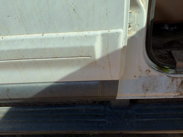1998 Lincoln Navigator Rear Door Moulding RH Oxford White Yz — photo 2