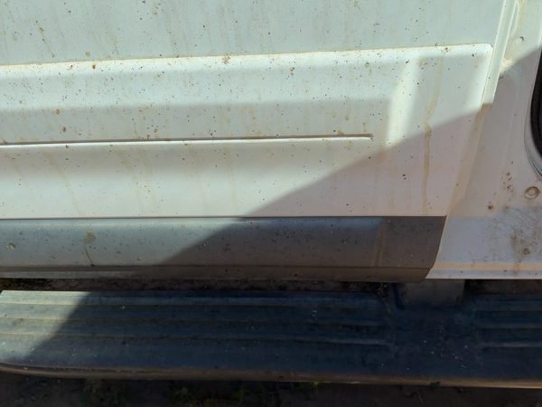 1998 Lincoln Navigator Rear Door Moulding RH Oxford White Yz — photo 3