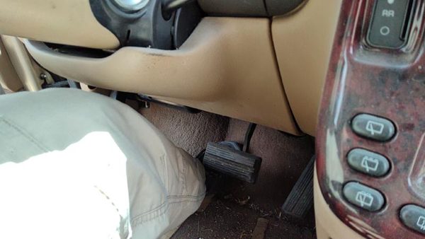 96-00 Town & Country Lower Dash Under Column Knee Bolster Trim Panel Oem Tan — photo 1