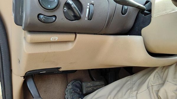 96-00 Town & Country Lower Dash Under Column Knee Bolster Trim Panel Oem Tan — photo 4