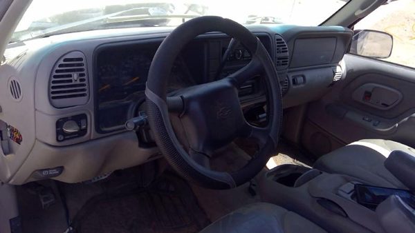 1999 Chevy Tahoe — vehicle photo 5