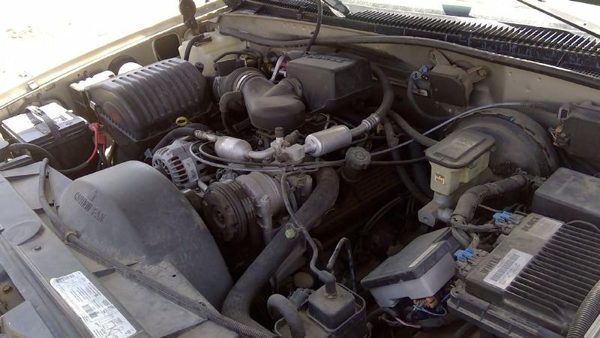 1999 Chevy Tahoe — vehicle photo 3