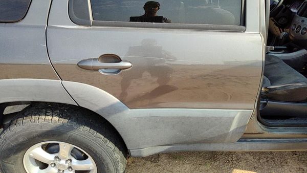 2005 Mazda Tribute Rear Door RH Gray Cx — photo 2
