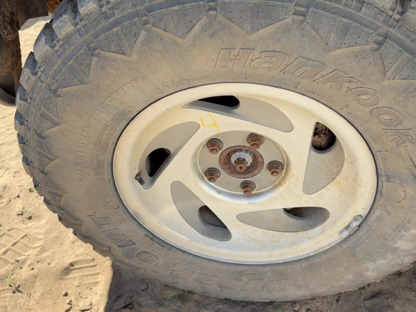 1998 Lincoln Navigator Wheel LH 4 — photo 3