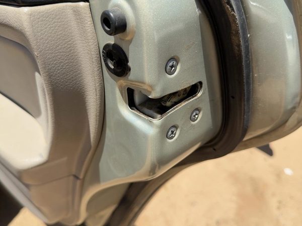 05-09 Legacy Outback Passenger Right Rear Door Latch With Rods/Cables Oem Back — photo 2