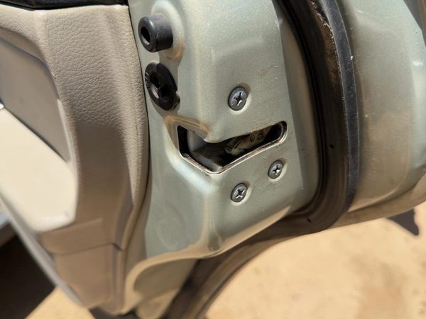 05-09 Legacy Outback Passenger Right Rear Door Latch With Rods/Cables Oem Back — photo 3