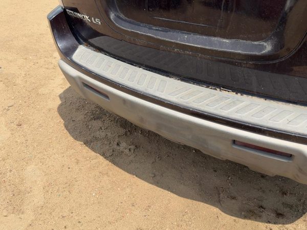 2005-2006 Chevy Equinox Rear Bumper Cover Assembly Oem Back Black Amethyst 71U — photo 3