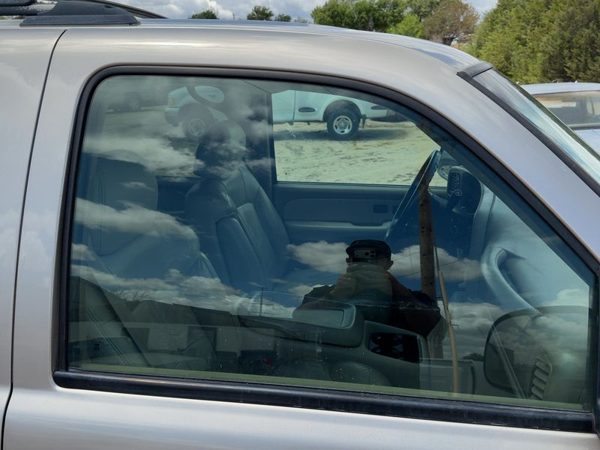 2000-2006 Chevy Suburban Passenger Right Front Side Window Door Glass Oem — photo 4