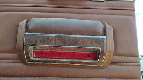 84-91 Jeep Grand Wagoneer Passenger Right Front Door Trim Panel With Switches — photo 4