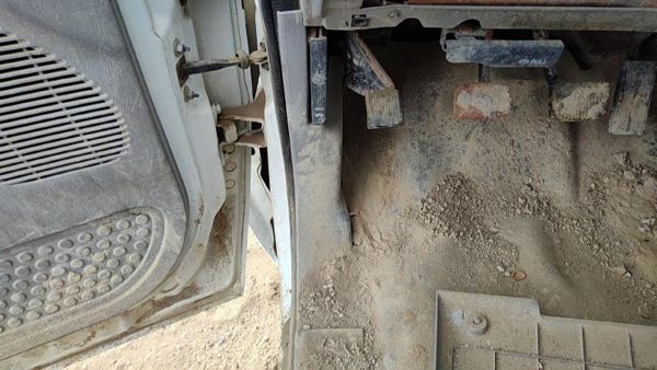 1999-2007 Ford F250 Super Duty Driver Left Lower Kick Trim Panel Oem Gray — photo 2
