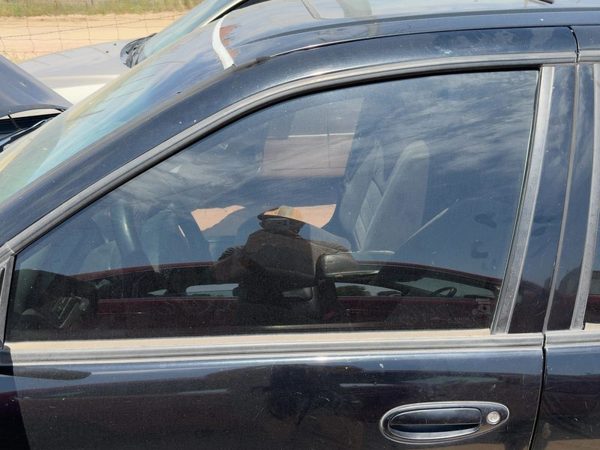1995-1999 Nissan Maxima Driver Left Front Side Window Door Glass Oem 8030142U00 — photo 1