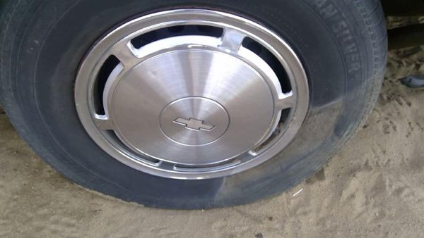 1986-1996 Chevy Caprice 15' 6 Slot Hub Cap Wheel Cover Oem — photo 3