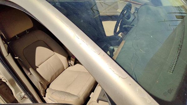 07 Suzuki Grand Vitara Xl-7 Passenger Right Front Moulding On A Pillar Post Gold — photo 3