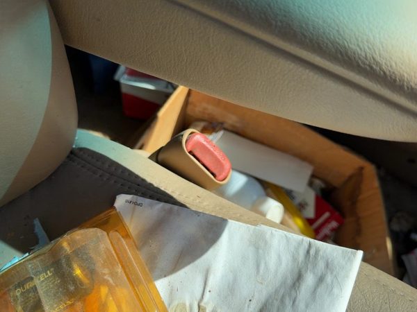 96 Town & Country Passenger Right Front Seat Belt Buckle Receiver Oem Tan Flk5 — photo 2