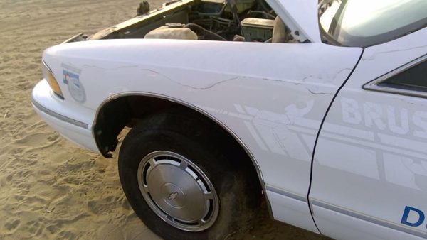 1991-1996 Chevy Caprice Driver Left Front Fender Oem White — photo 4