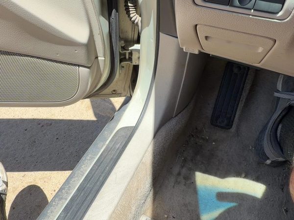 2006 Subaru Legacy Outback Driver Left Lower Kick Trim Panel Oem Taupe Tau — photo 1