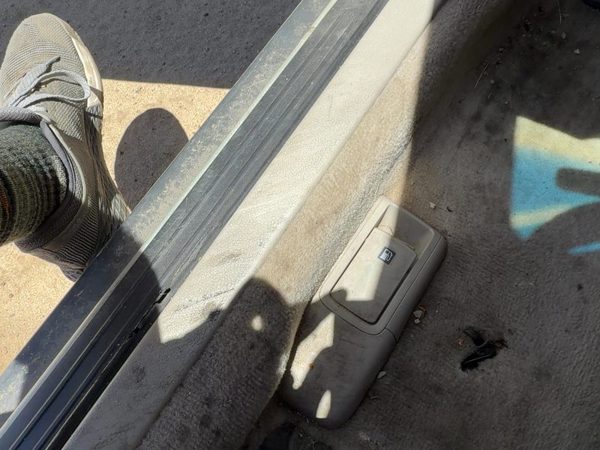 2006 Subaru Legacy Outback Driver Left Lower Kick Trim Panel Oem Taupe Tau — photo 2