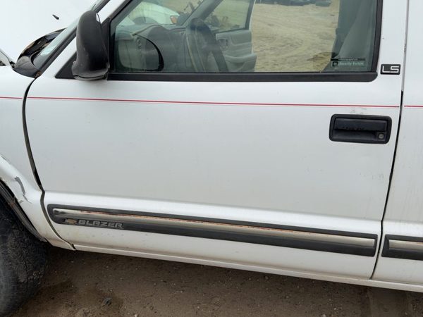 1998 Blazer S10/jimmy S15 Front Door LH White 50U — photo 1