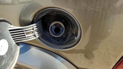2004-2007 Jeep Liberty Fuel Filler Neck Assembly With Gas Cap Oem 52129234Ab