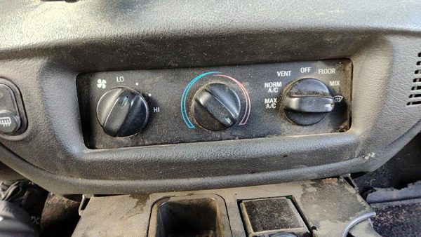 1998-2011 Ford Crown Vic Temperature Control Module In Dash Heater Ac Head Unit — photo 2