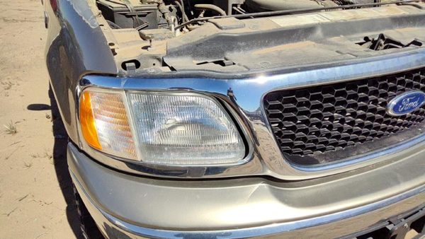 2001 Ford Expedition Grille Arizona Beige Aq — photo 2